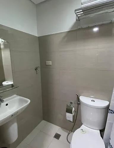 Cozy Shore With Balcony Near Mall Of & Airport *