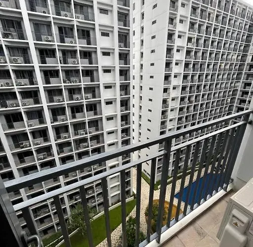 Cozy Shore With Balcony Near Mall Of & Airport