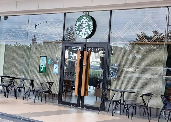 Cozy Shore With Balcony Near Mall Of & Airport 公寓