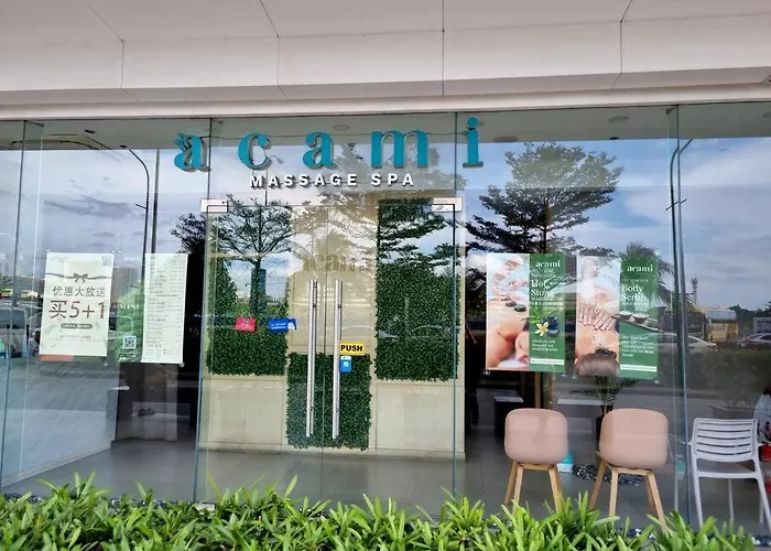 Cozy Shore With Balcony Near Mall Of & Airport *